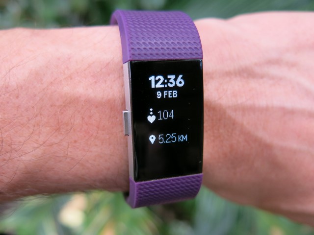 Fitbit charge best sale 2 notification sms